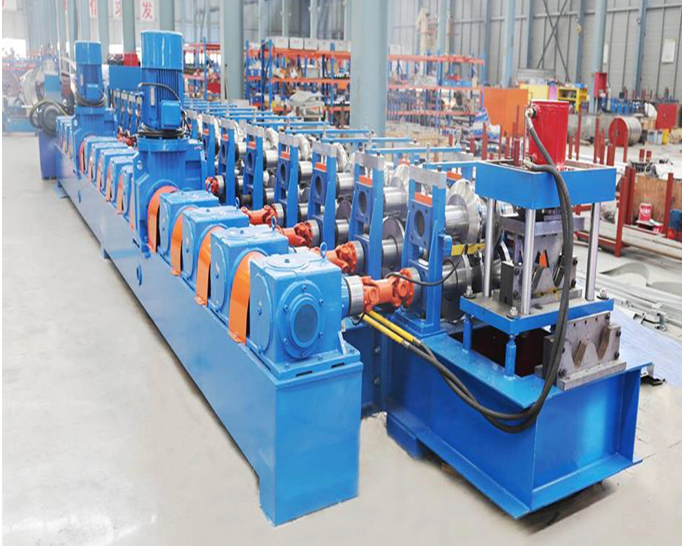2025 snelwegrail 3 golven 4mm 15m/min Rail gegolfde rolvormende machine