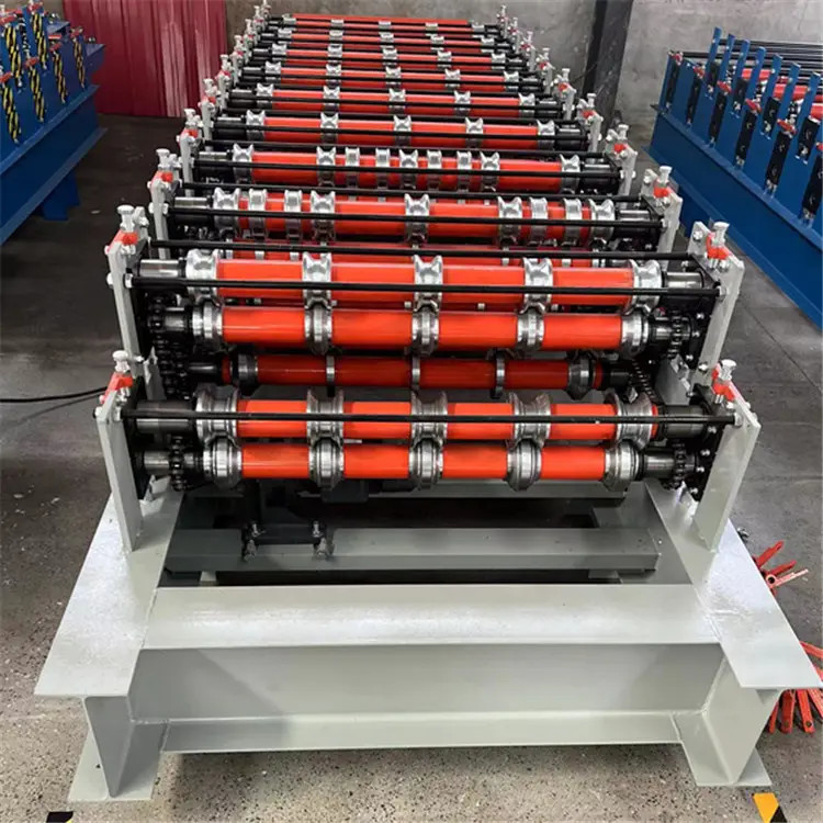 Geautomatiseerd materieel Dubbel de Laagbroodje die van PPGI het Staaltegel vormen die van de Machinekleur Machine maken