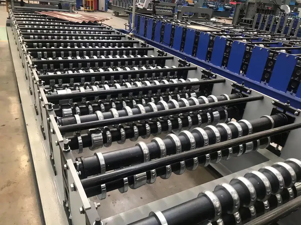 ISO automatiseerde het Golfbroodje van het Dakblad Vormt Machine Golfijzer Makend Machine