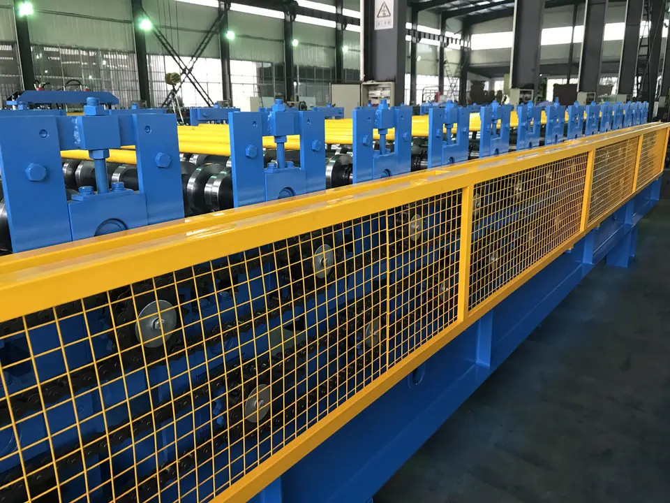 Dubbele het Comité van het Dekdakwerk het Staaltegel die van de Broodjeskleur Machineplc Controle maken