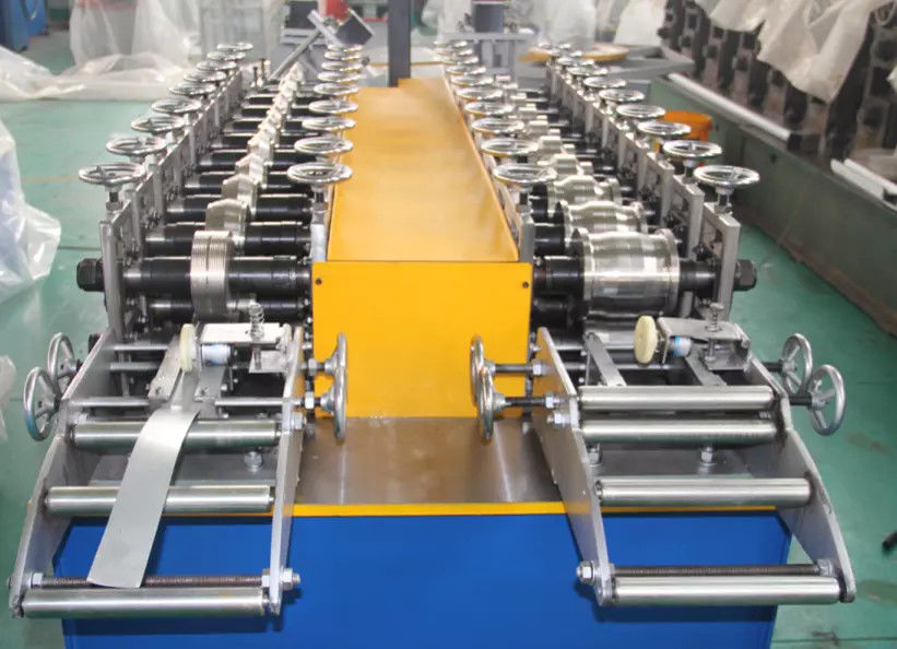 Het dubbele Hoofd 0.3-0.8 Lichte Broodje die van het Maatstaal Machine vormen maakt Drywall Profielen