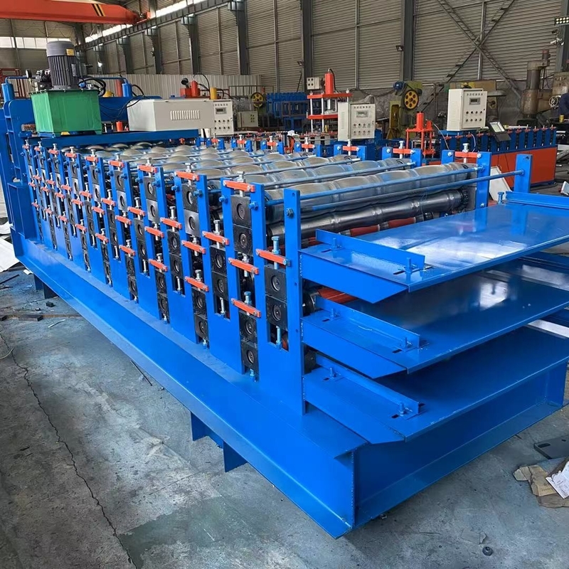 De Tegelbroodje die van het Kettingoverbrengingsdak Machine 0.30.8mm Dikte Scherpe Tolerantie ±2mm vormen