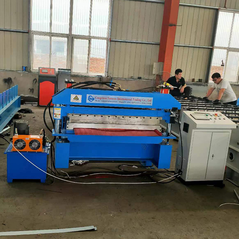 Eps Zijpaneel Galvalume Dakrolvormmachine Hoge nauwkeurigheid Hydraulisch naknippen