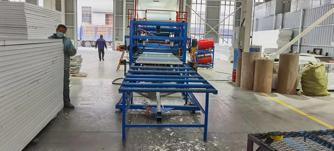 30-300 mm Dikte Eps Rock Wool Sandwich Panel Productlijn Voor muurpanelen voor koelkamers