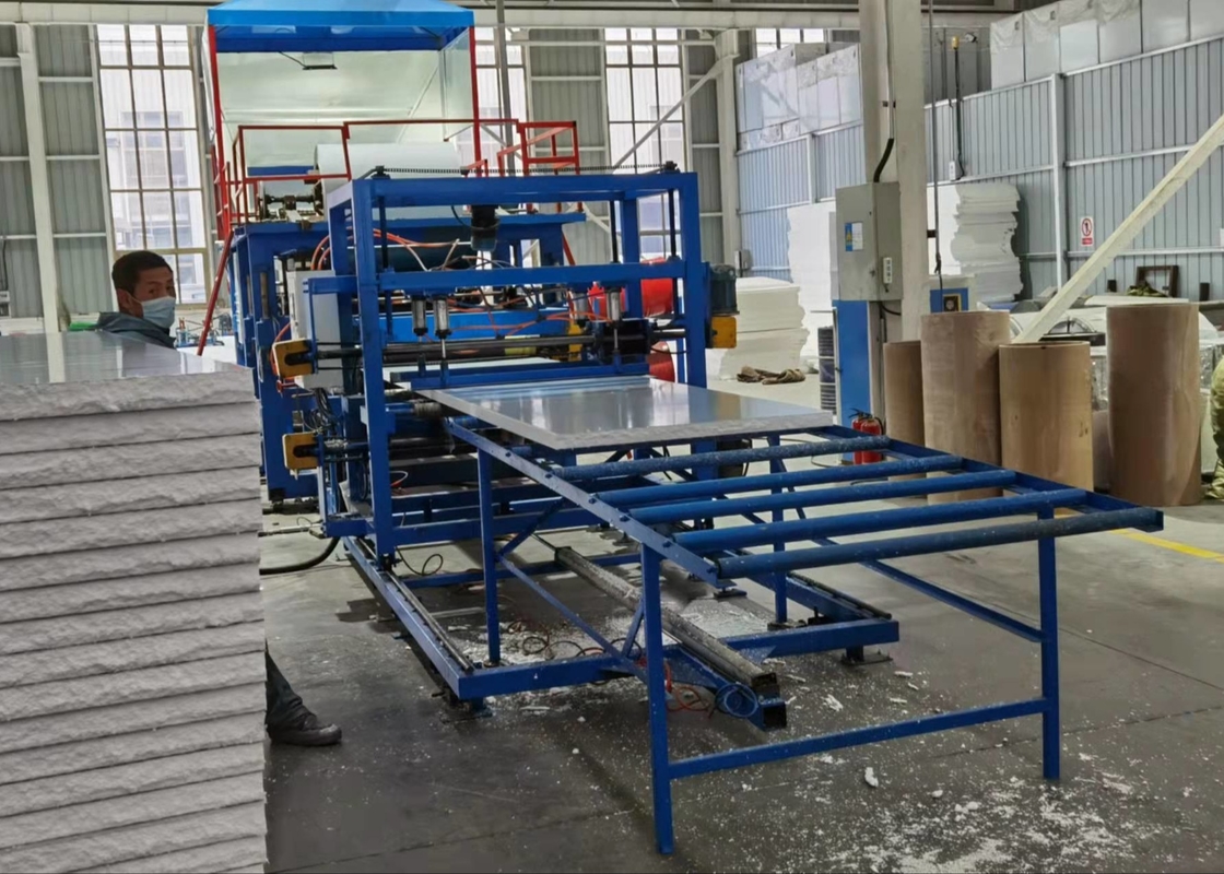 32kw hoofdmotorvermogen EPS-sandwichpaneelvormende machine 3-6m/min.