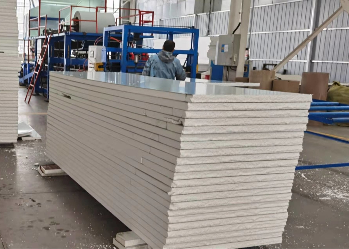 30-300 mm Dikte Eps Rock Wool Sandwich Panel Productlijn Voor muurpanelen voor koelkamers