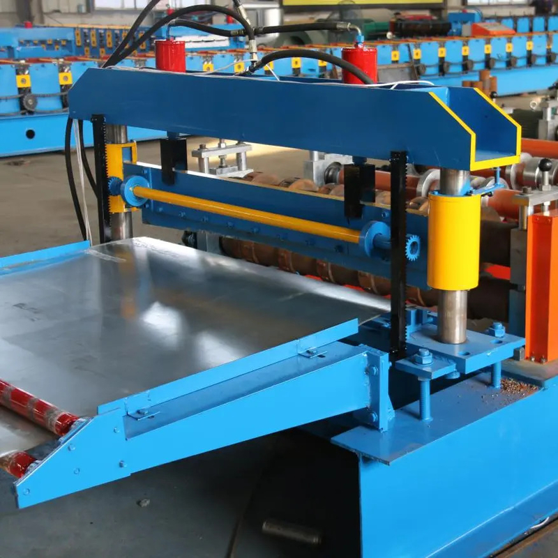 Efficiënte rollenvormende machine voor vloerdek, koud 4 ton capaciteit 45 stalen rollen