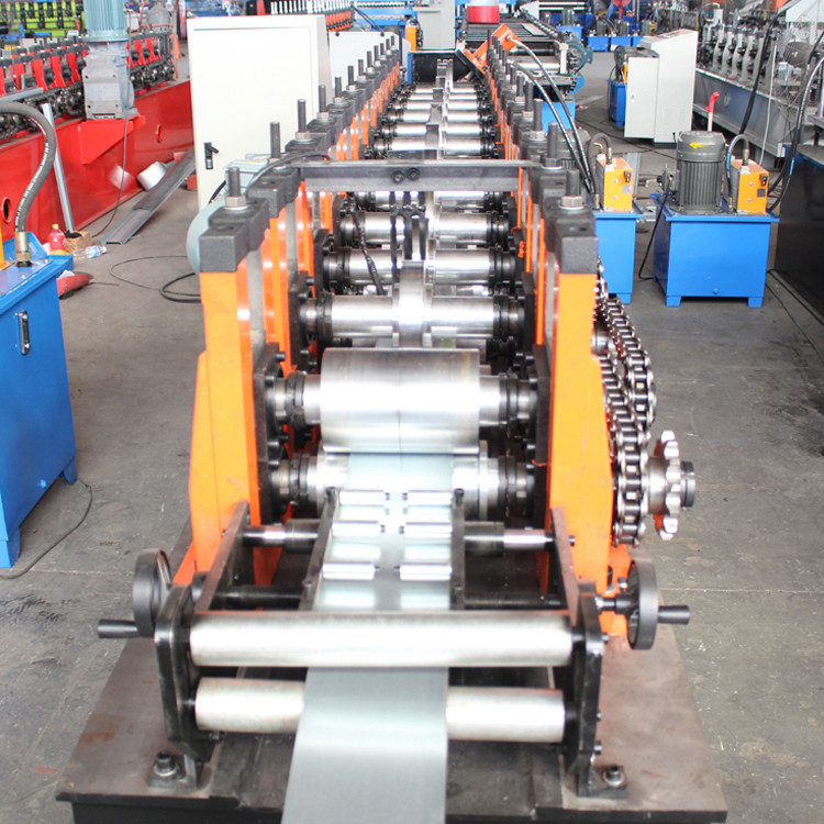 0.8mm Ppgi koudrolvormende machine metalen frame U-kanaal purlin maken