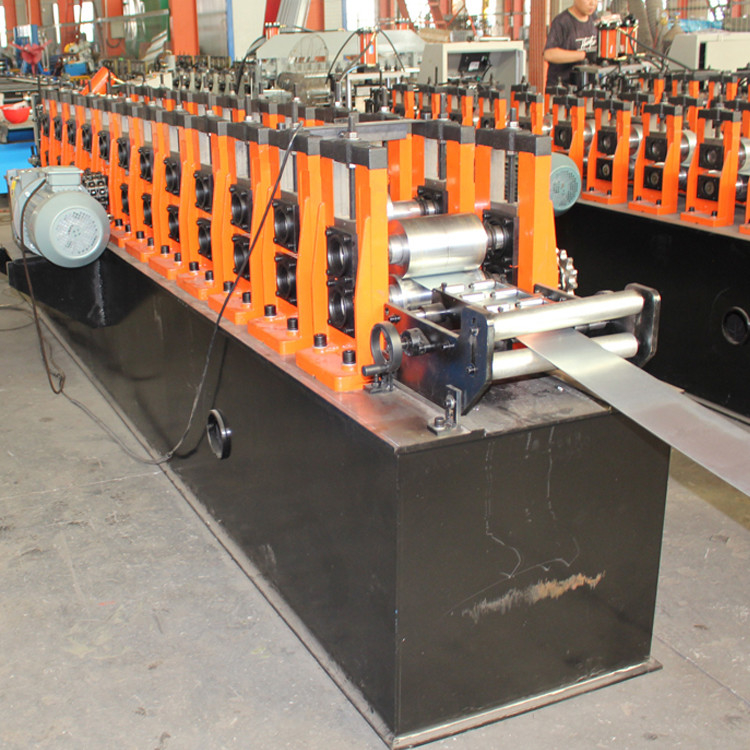 0.8mm Ppgi koudrolvormende machine metalen frame U-kanaal purlin maken
