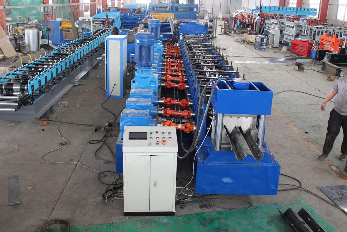 Hoogwaardige aangepaste stalen vangrail W Beam 2 Wave Highway Vangrailbroodje vormmachine