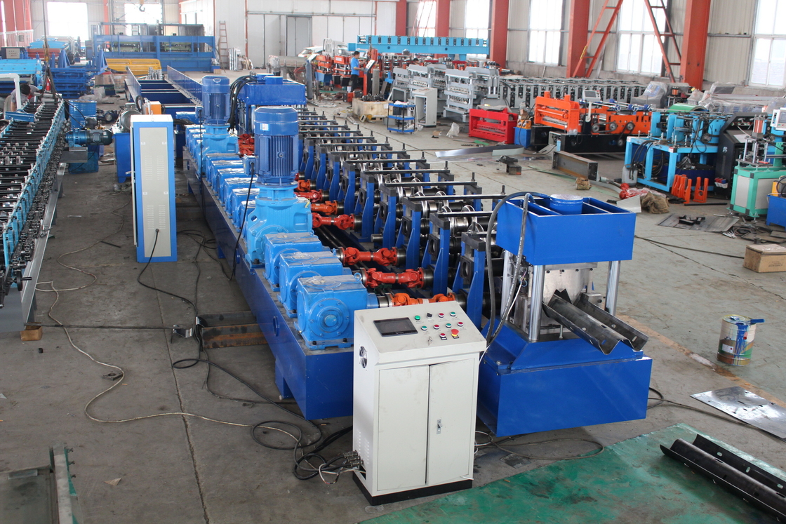 2024 11kw 5.5kw GI Highway Guardrail Roll Forming Machine Cr12Mov Snijblad Materiaal