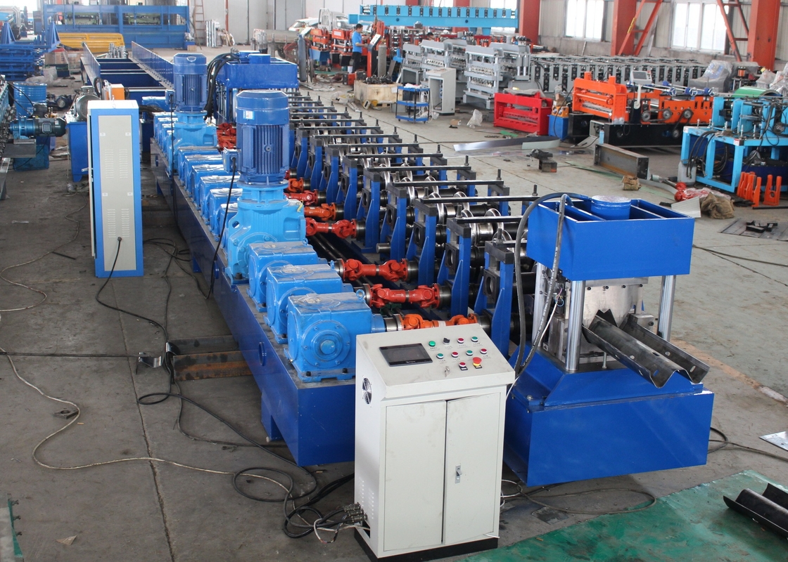 2024 11kw 5.5kw GI Highway Guardrail Roll Forming Machine Cr12Mov Snijblad Materiaal