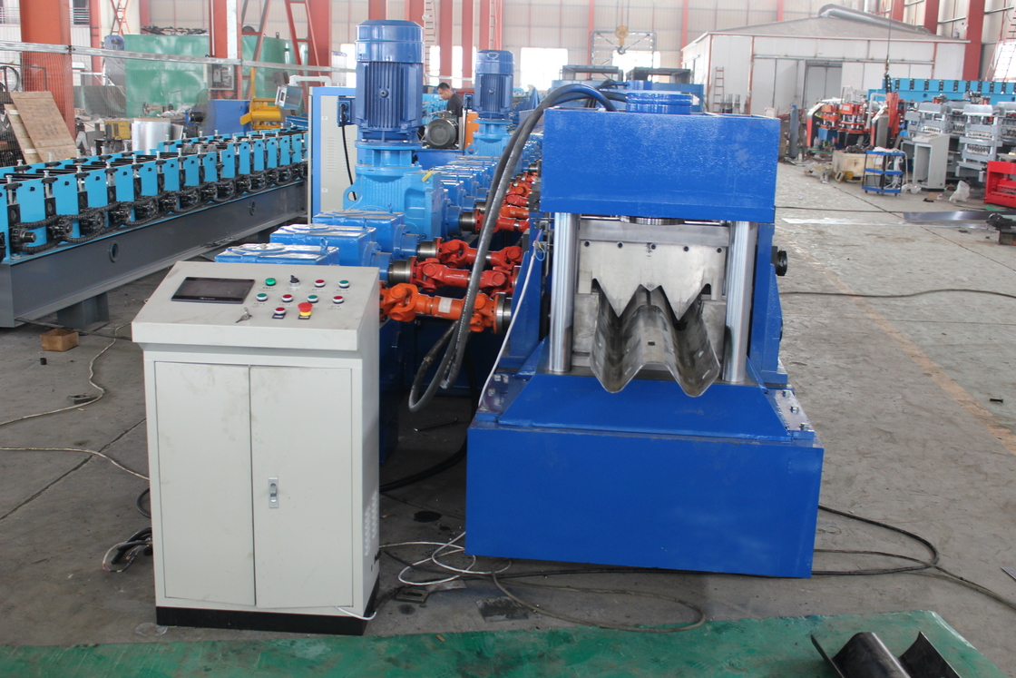 2024 11kw 5.5kw GI Highway Guardrail Roll Forming Machine Cr12Mov Snijblad Materiaal
