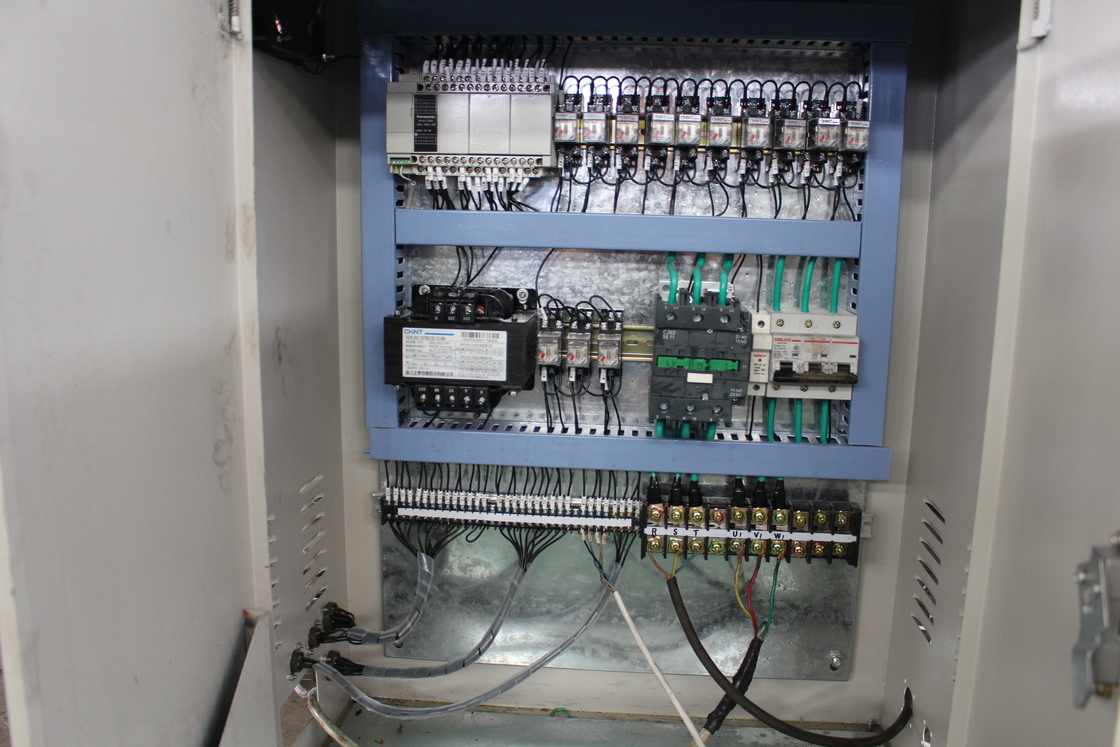 Precision PLC Control GI Roll Forming Machine GCr12 Roller met 380V stroomtoevoer