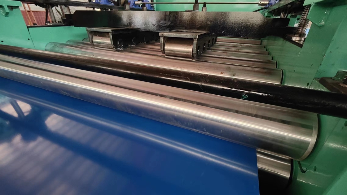 PLC-besturing Snijd naar lengte en snijdlijn leveler met 4KW vormmotor 0,3-4mm