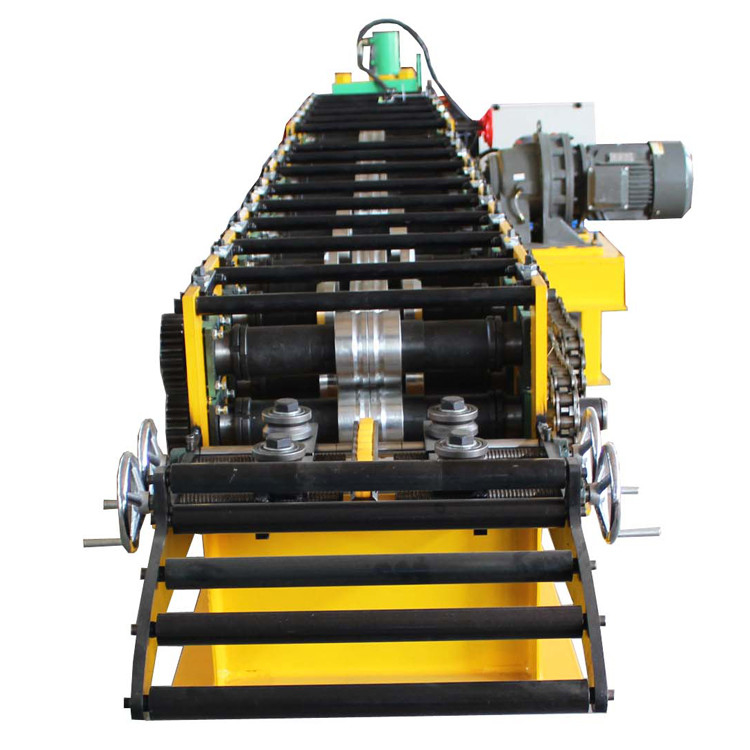 Volledig automatisch C-purlin staal frame en C U Lip Cold Channel Roll Forming Machine