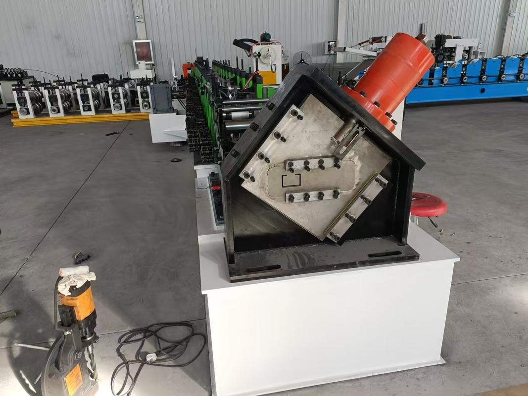 Afmeting aanpassing 80-300mm C Purlin Roll Forming Machine Volledig automatisch