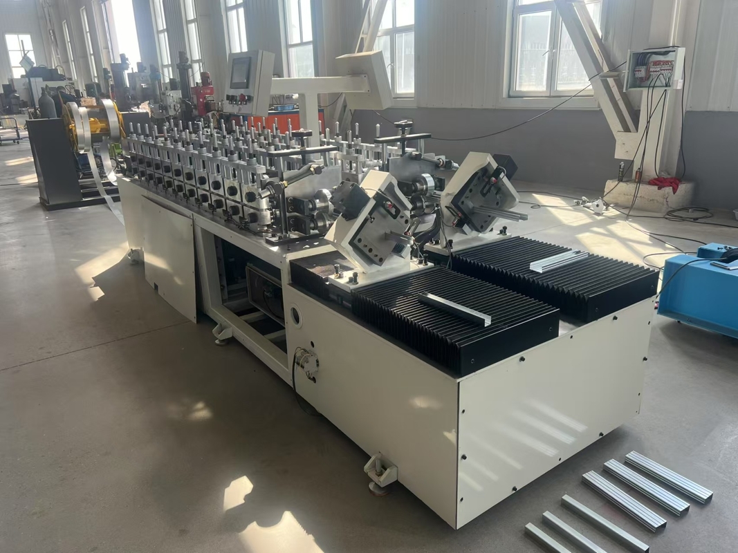 Volledig automatische dubbele C-type lichte stalen keelvormende machine met slotkanaal