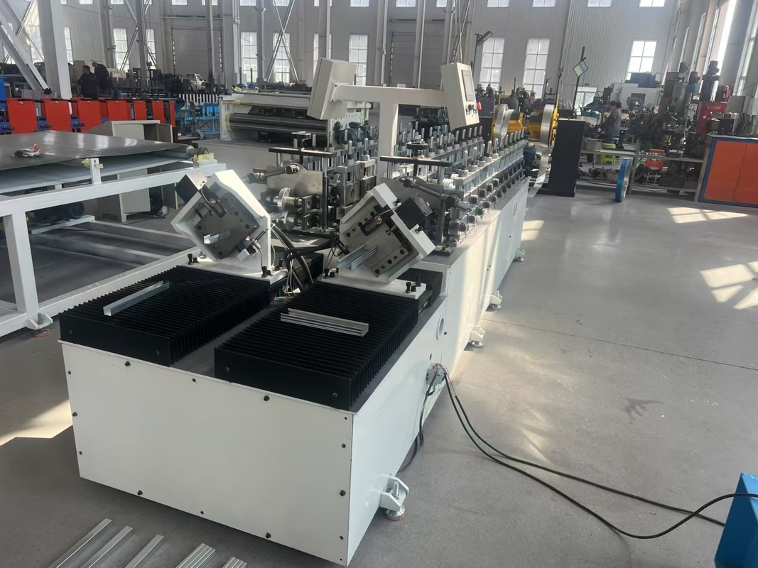 Volledig automatische dubbele C-type lichte stalen keelvormende machine met slotkanaal