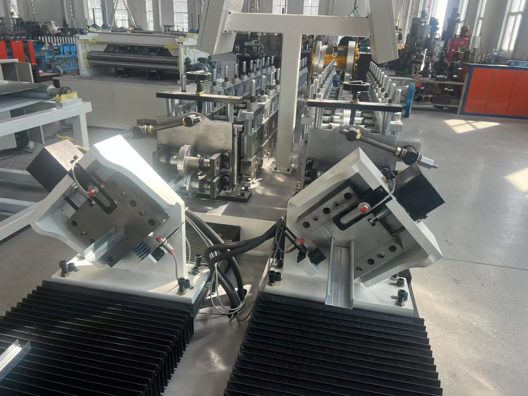 Volledig automatische dubbele C-type lichte stalen keelvormende machine met slotkanaal