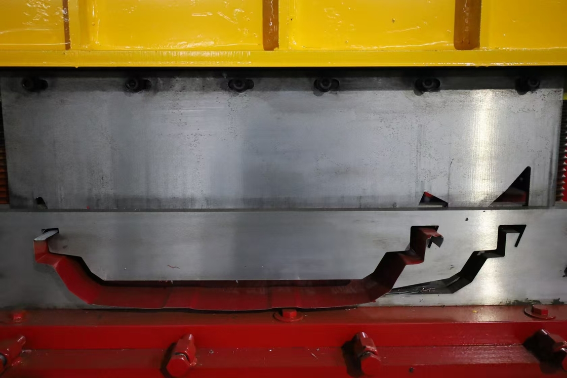 Draagbare dubbele vergrendeling staande naad dakpaneel rolvormende machine met PLC Delta besturingssysteem en wandpaneel structuur