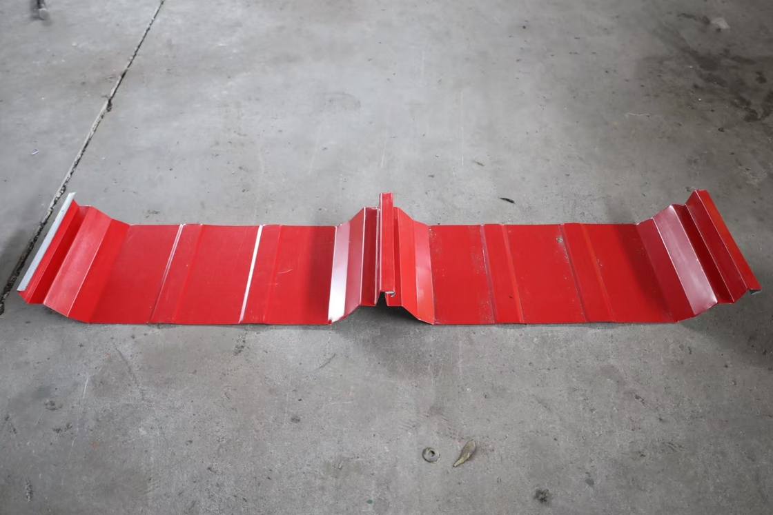 Draagbare dubbele vergrendeling staande naad dakpaneel rolvormende machine met PLC Delta besturingssysteem en wandpaneel structuur