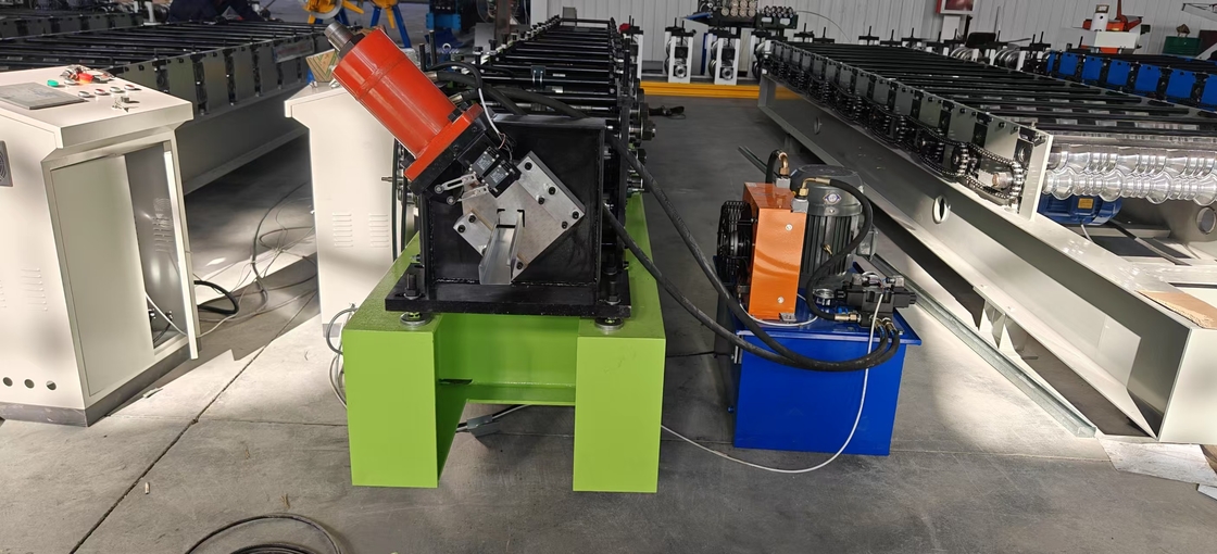 Gepersonaliseerde productie stut en spoor C U rollenvormende machine met verstelbare snijlengte en PLC-besturingssysteem