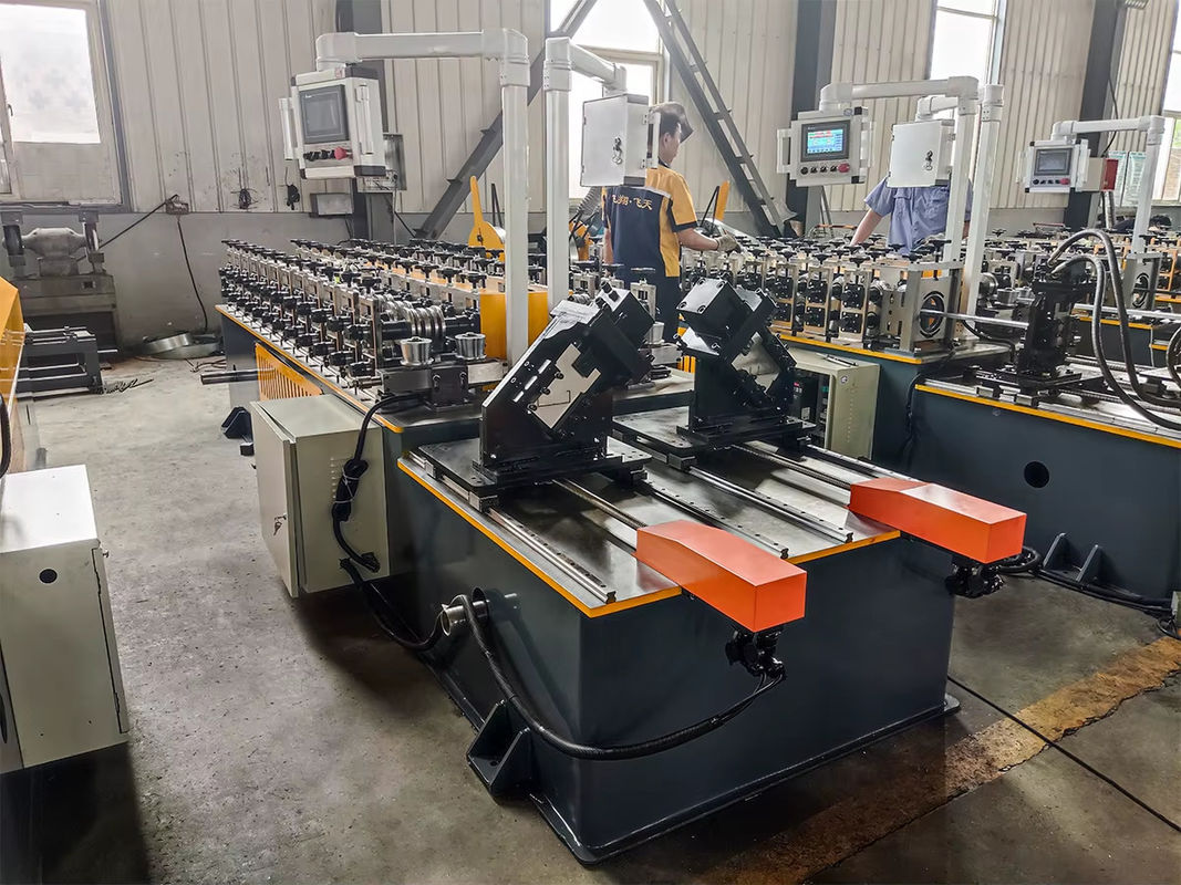 Machines voor het opstellen van lichtmetalen staalframes, voor het rollen van profielen van staven en tralies, voor productie-installaties en bouwmaterialenwinkels