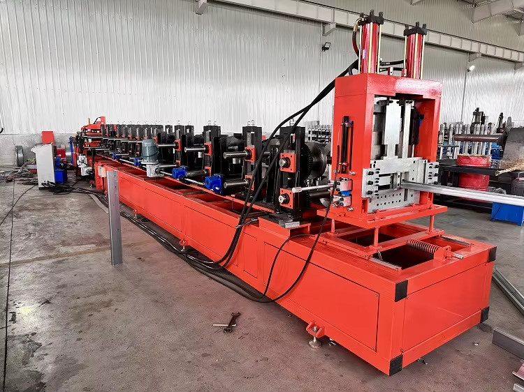 Metalen staal Framing Profiel Warehouse Automatisch gewijzigd CZ Purlin Hole Punch Cold Roll Forming Making Machine voor huis