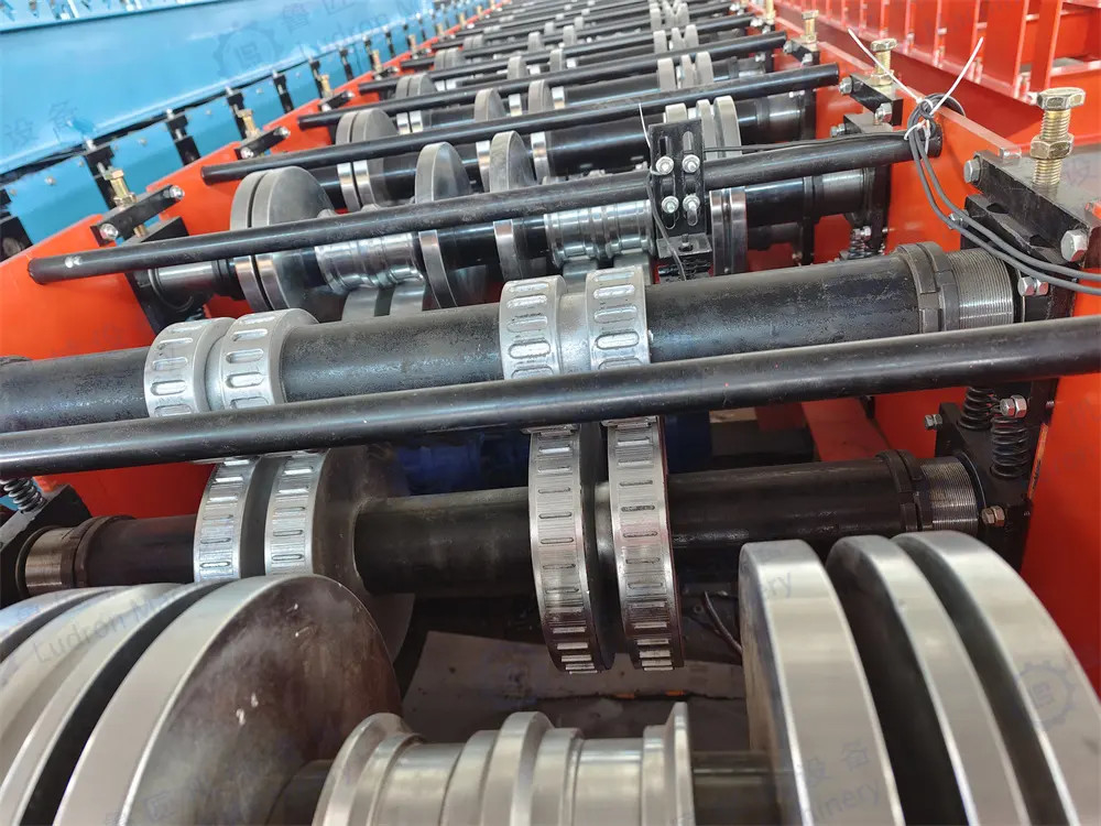 18-26 Rollerstations Floor Deck Make Machine met hoge snelheid 20m/min