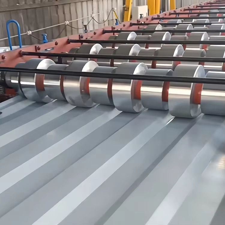 Hoogprecisie sandwichpaneel productie lijnRokwol schuim EPS samengestelde plaat dakwandpaneel sandwichpaneel rollen vormen maken machines