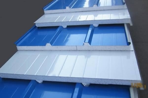 Hoog snelheids EPS Rockwool Sandwich Roof Tile Panel Productie Lijn voor de bouw