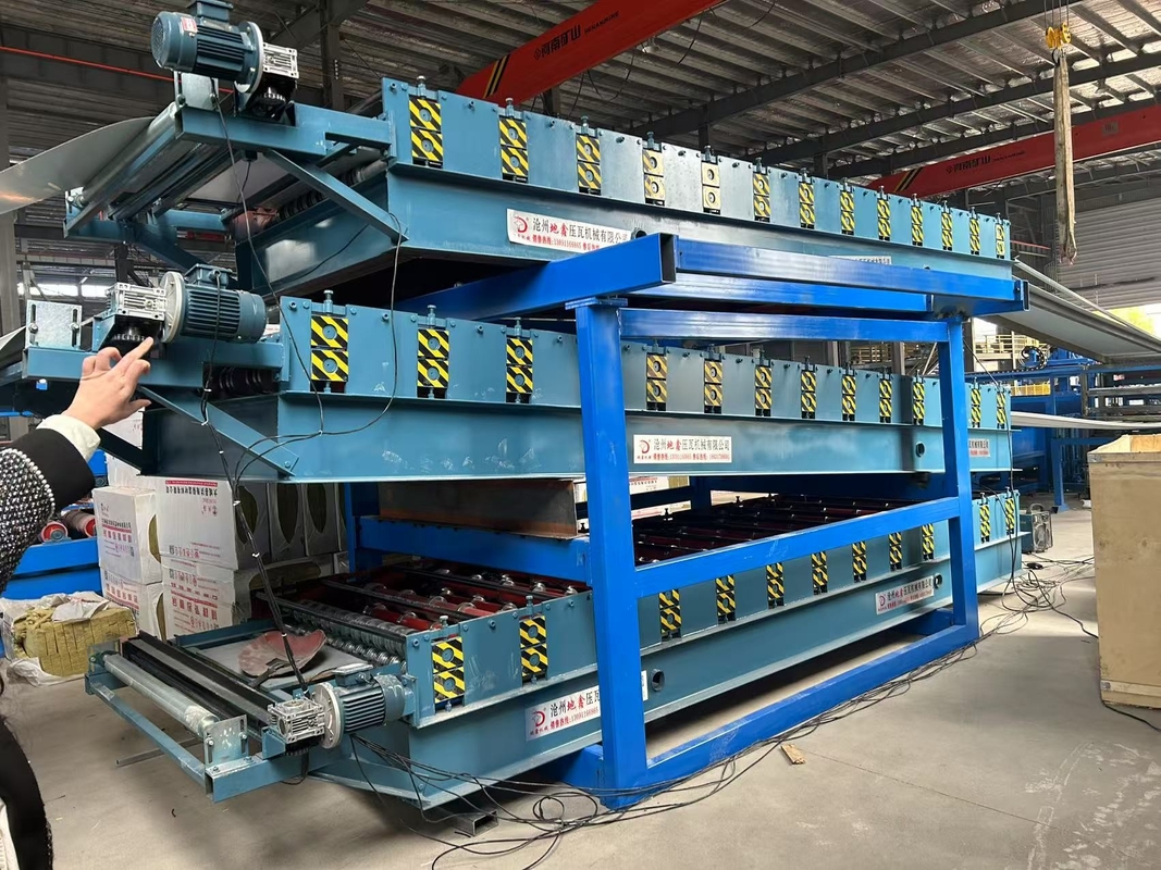Brandwerend Rockwool Sandwich Panel Roll Sound Isolation High Speed EPS Rockwool Sandwich Roof Tile Panel Productielijn