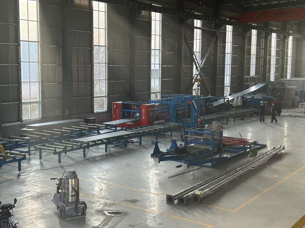 Brandwerend Rockwool Sandwich Panel Roll Sound Isolation High Speed EPS Rockwool Sandwich Roof Tile Panel Productielijn