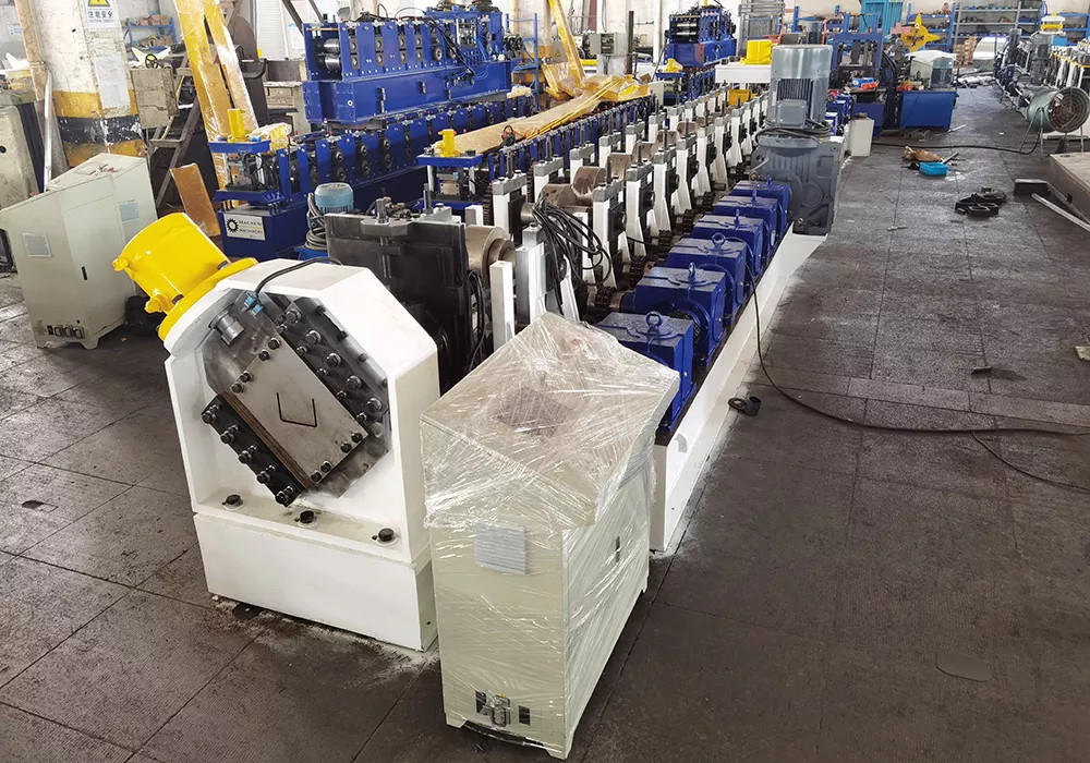 2025 snelwegrail 3 golven 4mm 15m/min Rail gegolfde rolvormende machine