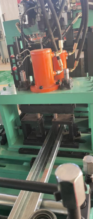 Plaat 3mm van het kleurenstaal het Broodje die van C Purlin Machine vormen/walst het Vormen van Materiaal koud