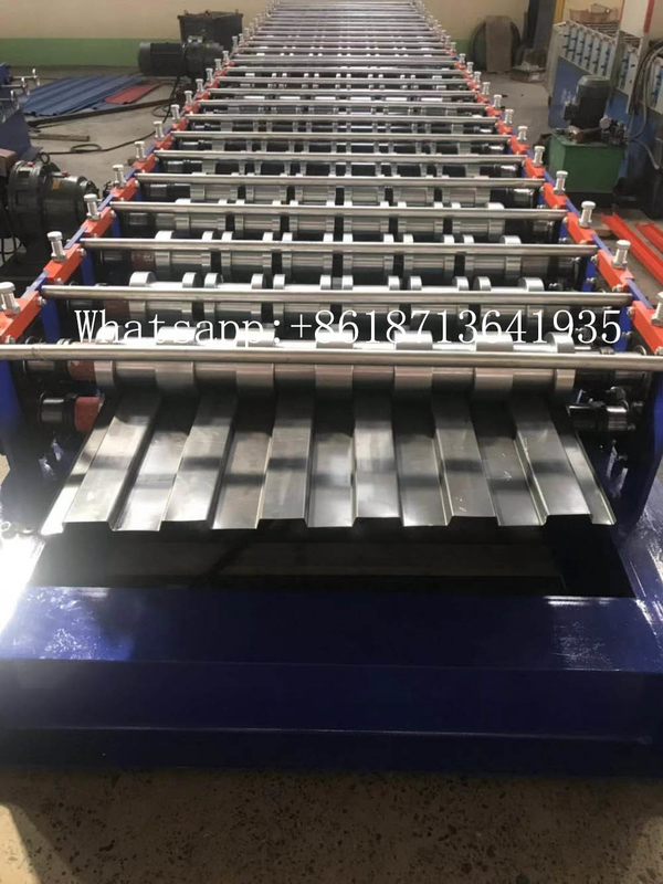 PLC-gecontroleerde 2,5T golfgrootte dakplaat rollen vormmachine voor efficiënte productie