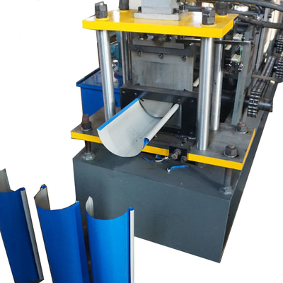 De Dakgootbroodje die van het staalmetaal Machine Automatische Controle vormen