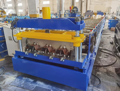 PLC Controle Metalen Vloer Dek Roll Forming Machine Automatisch