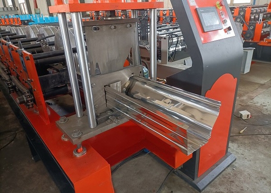 Hoge snelheid automatische regengoot regenpijp rolvormmachine PCL-besturing
