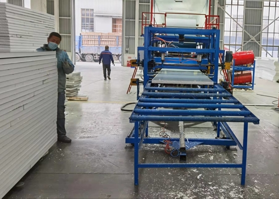 32kw hoofdmotorvermogen EPS-sandwichpaneelvormende machine 3-6m/min.