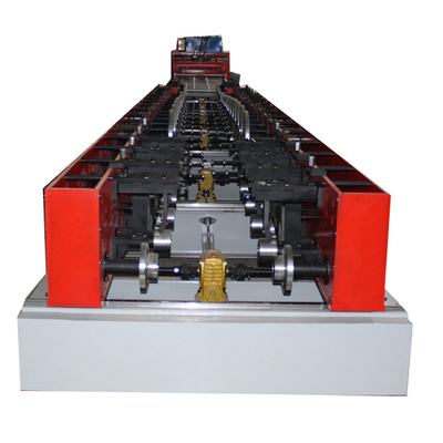 Automatische rollenvormende machine voor de afdekking en de bodem van kabelbakken met geperforeerd type