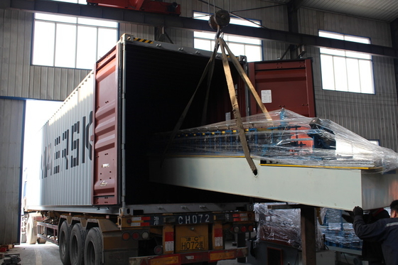Gebruik van de machine voor het maken van gebogen dakplaten