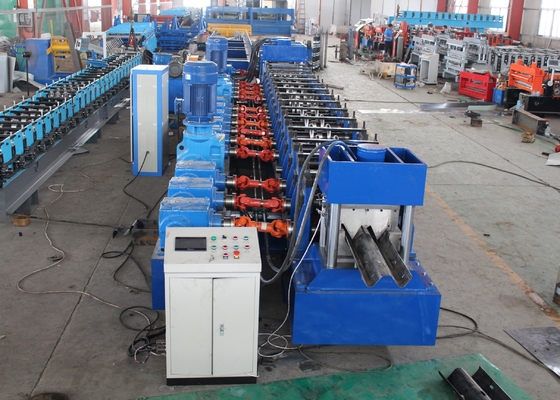 350Mpa Kracht van de opbrengst Highway Guardrail Roll Forming Machine met 400H balkstructuur