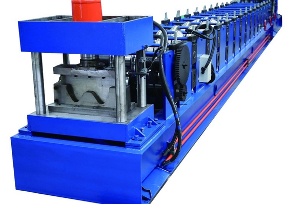 GI Highway Guardrail Roll Forming Machine met snijbladmateriaal Cr12Mov en roldiameter 80 mm