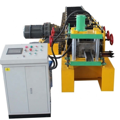 C. Stalen frame van purlin C. Rollenvormmachine voor het maken van kanalen