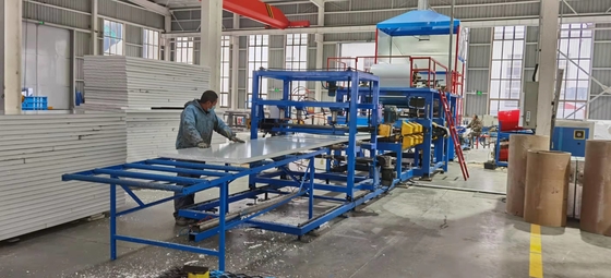 De rotswol isoleerde 0.3mm Sandwichcomité Broodje Vormt Machine