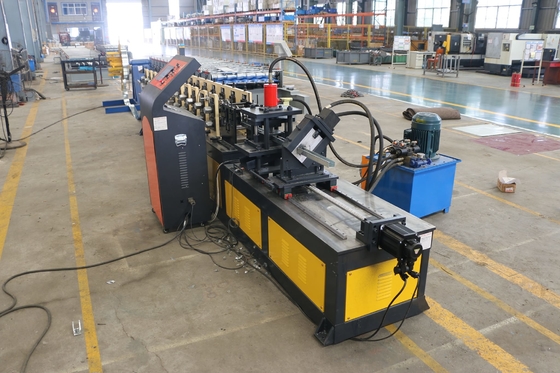 Plc Waterdicht Nagel en Spoorbroodje die Machine met Ponsen vormen